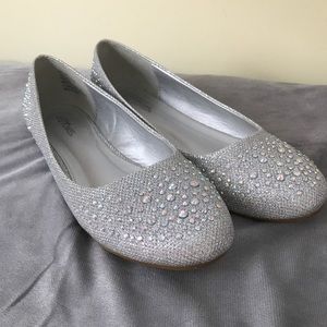 Silver Sparkle Flats (Size 8.5M)